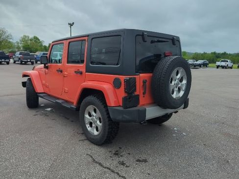 Used 2015 Jeep Wrangler Unlimited Sahara w/ Connectivity Group AWD/4WD image 27