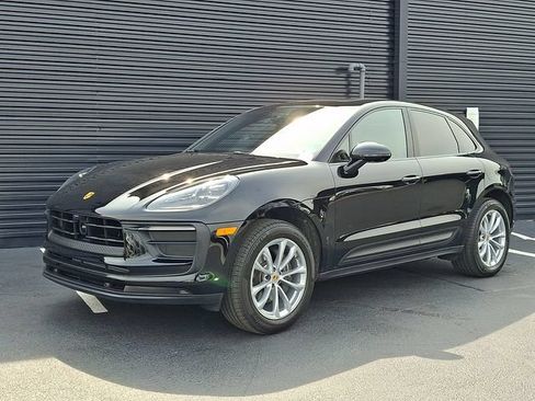 Certified 2026 Porsche Macan AWD/4WD image 1