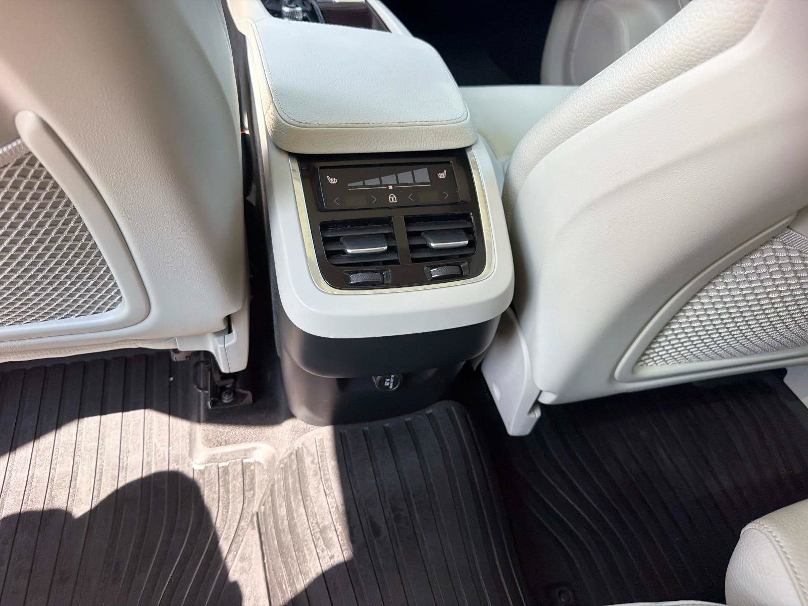 Used 2019 Volvo XC90 T5 Momentum w/ Protection Package Premier AWD/4WD image 17