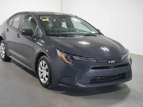 Certified 2025 Toyota Corolla LE FWD image 3