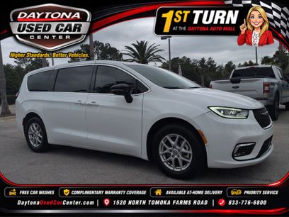 Used 2024 Chrysler Pacifica Touring-L