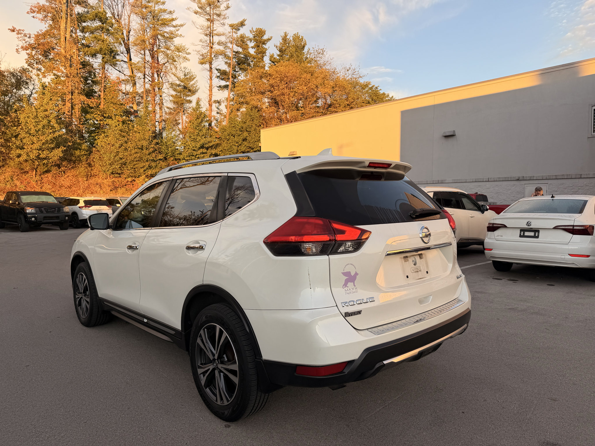 Used 2017 Nissan Rogue SL w/ SL Premium Package AWD/4WD image 5