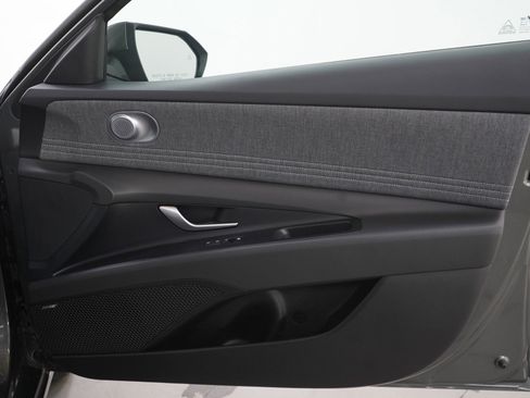 Used 2026 Hyundai Elantra Limited FWD image 9