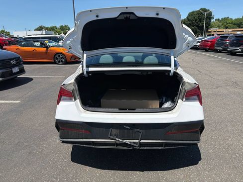Certified 2025 Hyundai Elantra Limited FWD image 27