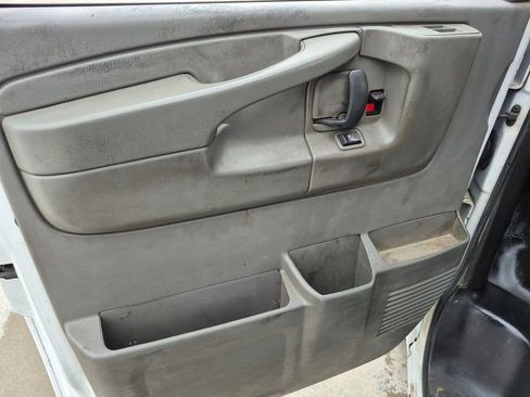 Used 2016 Chevrolet Express 2500 Extended RWD image 13