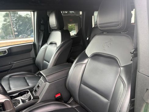 Used 2025 Ford Bronco Outer Banks AWD/4WD image 3