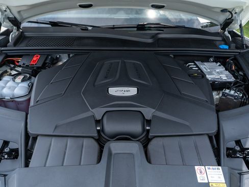 Certified 2023 Porsche Cayenne S AWD/4WD image 17