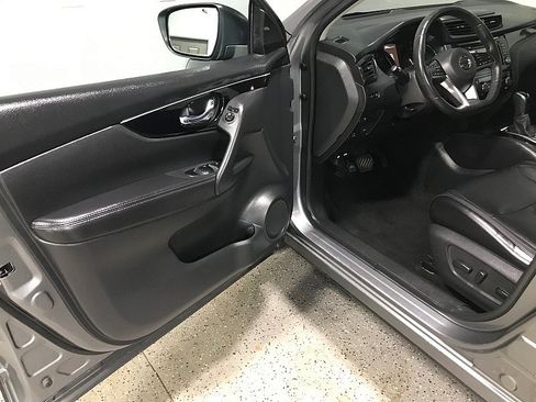 Used 2017 Nissan Rogue Sport SL w/ SL Premium Package AWD/4WD image 9
