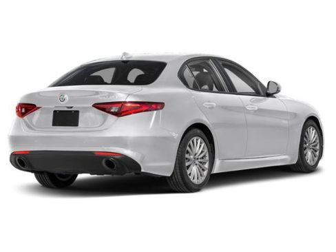 Used 2023 Alfa Romeo Giulia Estrema AWD/4WD image 2