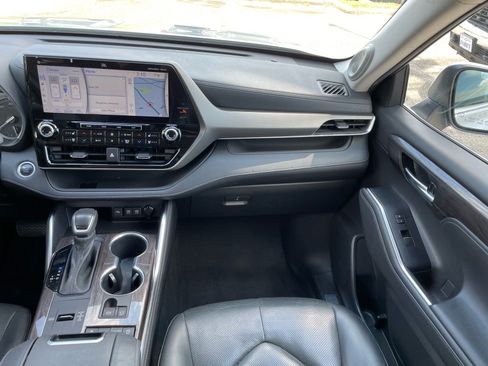Used 2020 Toyota Highlander Limited FWD image 8