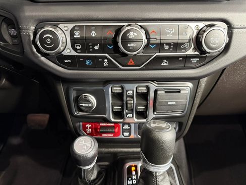 Used 2025 Jeep Wrangler Unlimited Rubicon 4xe w/ Convenience Group image 27