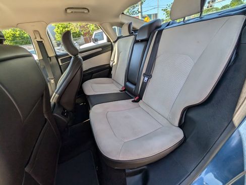Used 2019 Ford Fusion SE w/ Equipment Group 151A FWD image 18