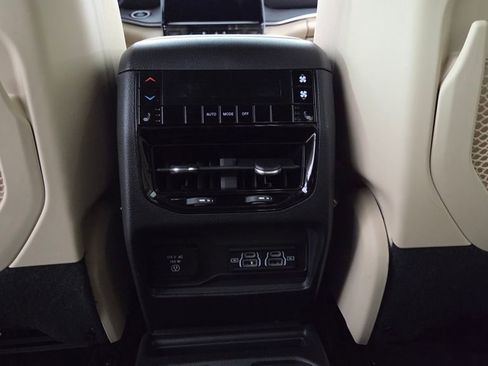 Used 2023 Jeep Grand Cherokee L Limited w/ Luxury Tech Group II image 34