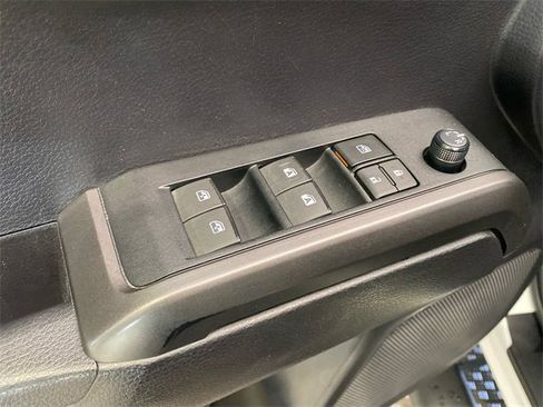 Used 2021 Toyota Tacoma TRD Off-Road image 11