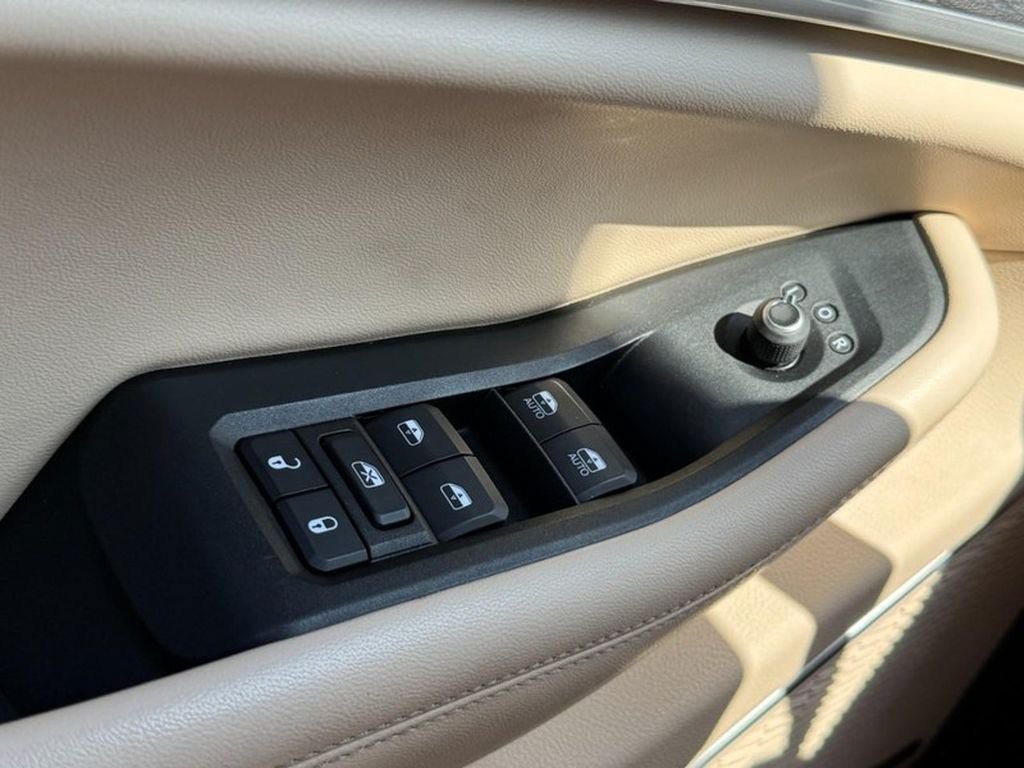 Used 2022 Jeep Grand Cherokee L Limited AWD/4WD image 29