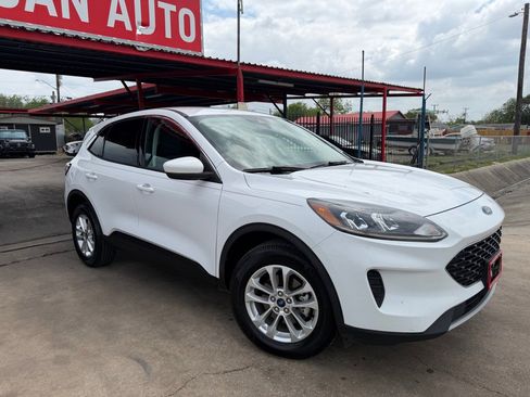Used 2021 Ford Escape SE image 4