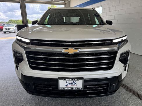 Used 2025 Chevrolet Traverse High Country w/ LPO, Floor Liner Package AWD/4WD image 3