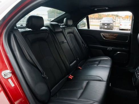 Used 2017 Lincoln Continental Select w/ Technology Package image 33