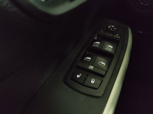Used 2017 Jeep Cherokee Overland w/ Technology Group AWD/4WD image 27