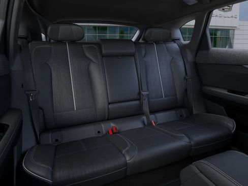 New 2025 Cadillac Optiq Luxury 2 image 31
