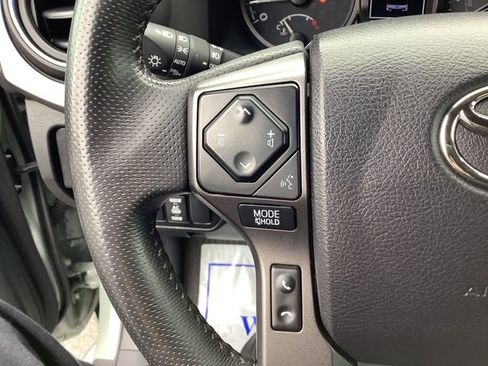 Used 2022 Toyota Tacoma TRD Sport w/ TRD Premium Sport Package AWD/4WD image 11