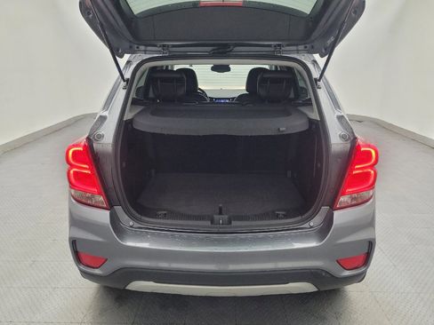 Used 2020 Chevrolet Trax LT w/ Sun & Sound Package FWD image 29