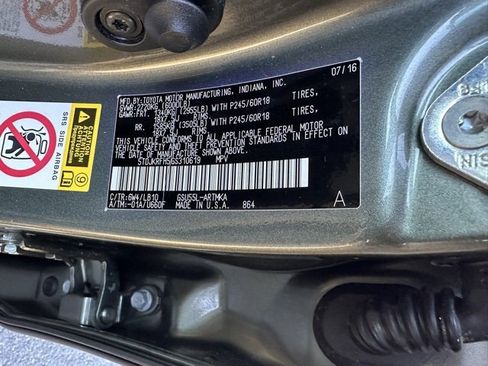 Used 2016 Toyota Highlander XLE image 29