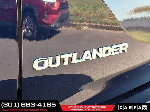 Used 2024 Mitsubishi Outlander SE image 32