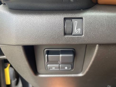 Used 2024 GMC Canyon AT4 image 16