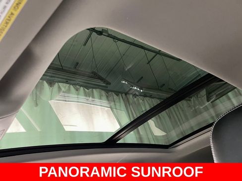 Used 2021 Volkswagen Atlas SE w/ Panoramic Sunroof Package FWD image 4
