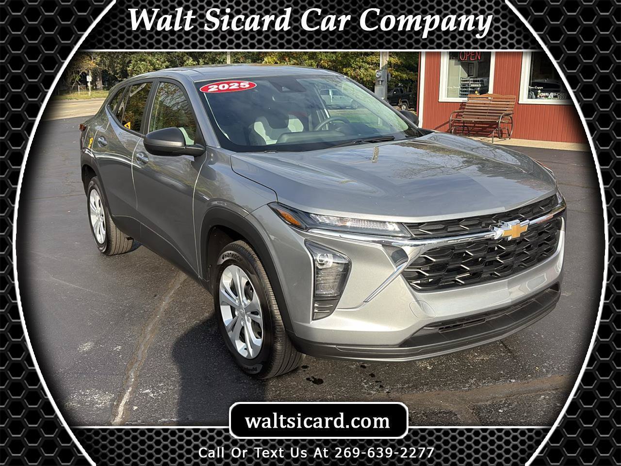 Used 2025 Chevrolet Trax LS w/ Driver Confidence Package FWD image 1
