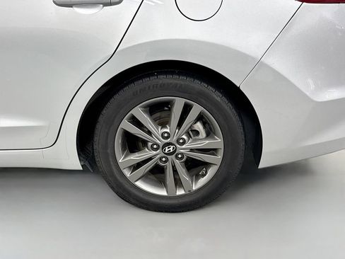 Used 2018 Hyundai Elantra SEL image 11