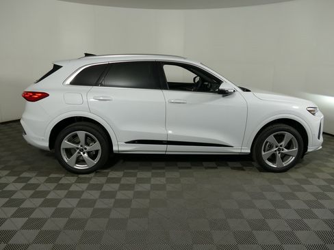 New 2025 Audi Q5 Premium Plus image 2