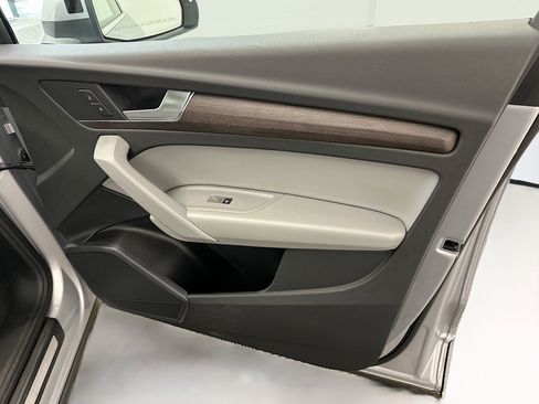 Used 2023 Audi Q5 Premium w/ Convenience Package image 35