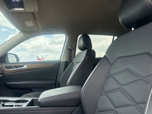 Used 2024 Volkswagen Atlas SE FWD image 40
