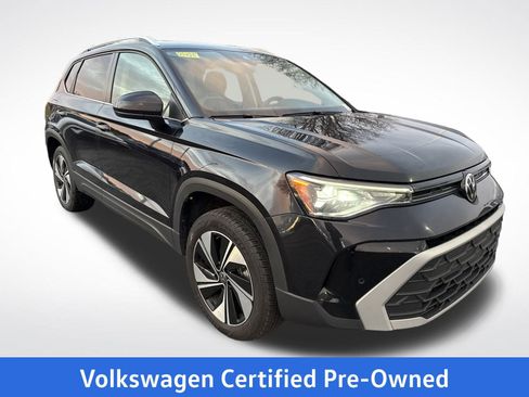 Certified 2025 Volkswagen Taos SE w/ Panoramic Sunroof Package image 8