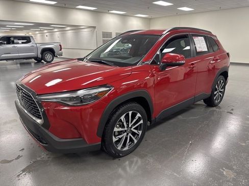 Certified 2024 Toyota Corolla Cross XLE image 3