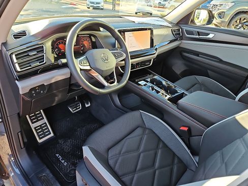 New 2026 Volkswagen Atlas Peak Edition image 12