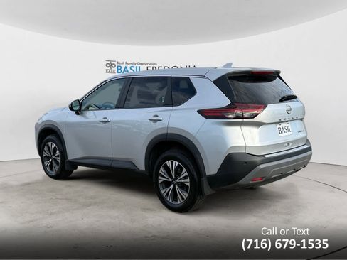 Used 2022 Nissan Rogue SV image 3