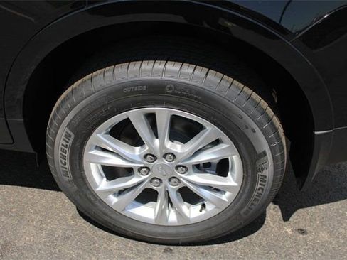 New 2025 Cadillac XT5 Luxury image 12