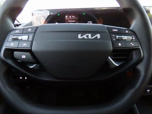 New 2025 Kia K4 FWD image 23