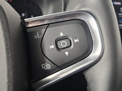 Certified 2023 Volvo XC40 B5 Ultimate w/ Climate Package image 27