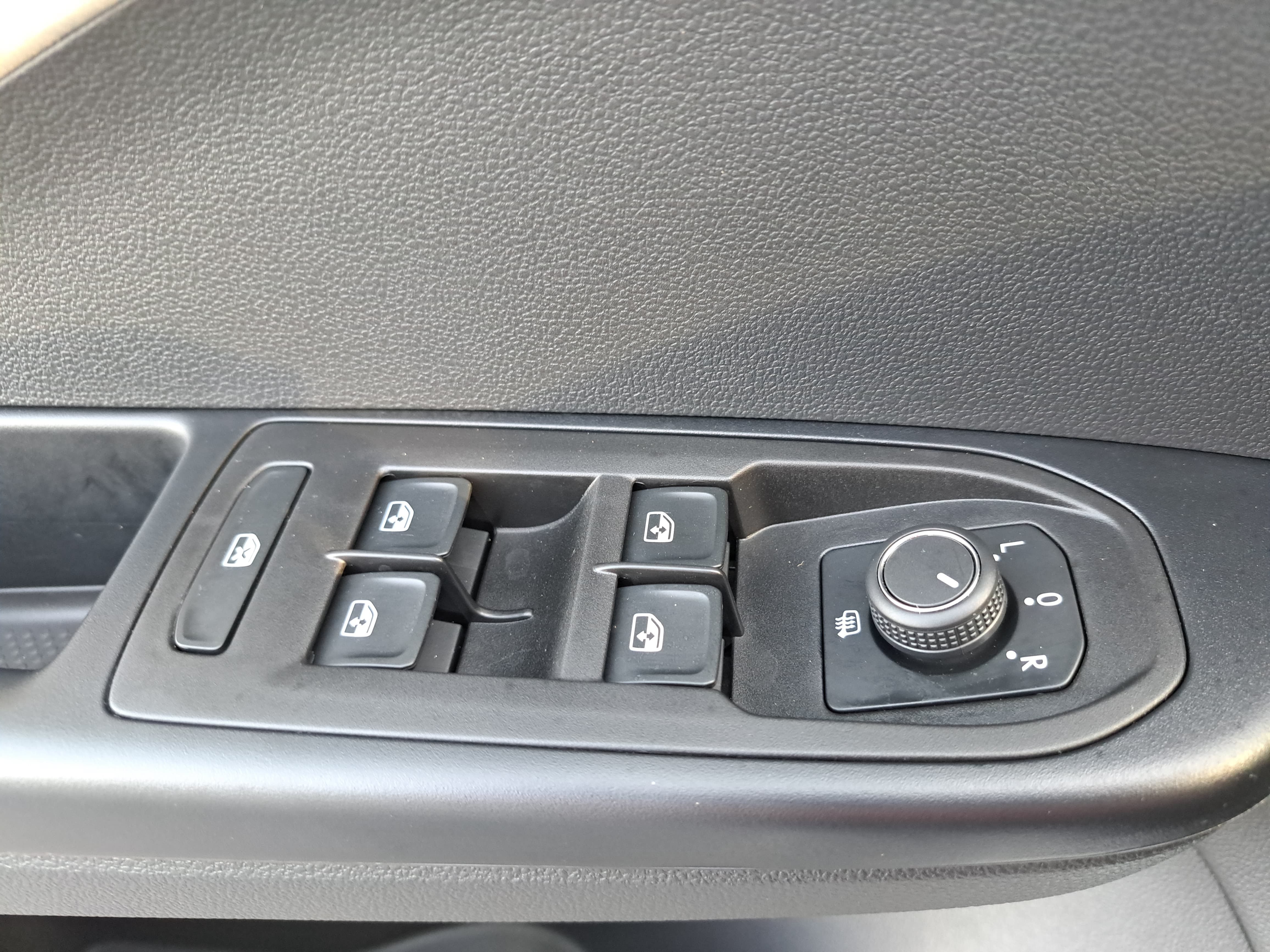 Certified 2026 Volkswagen Taos SE FWD image 25