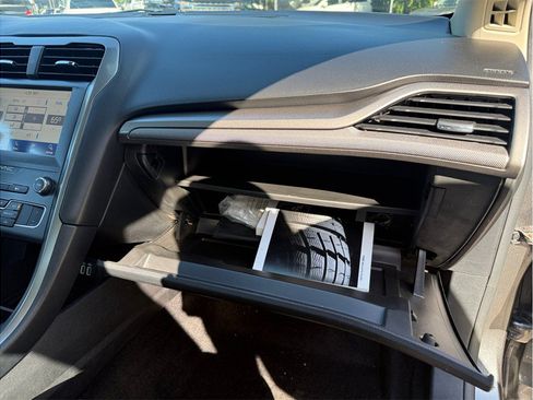 Used 2020 Ford Fusion SE FWD image 39