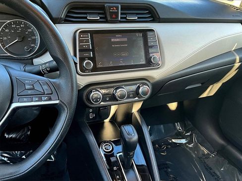 Used 2022 Nissan Versa SV image 10