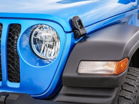 Used 2022 Jeep Gladiator Sport AWD/4WD image 6