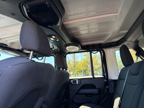 Used 2020 Jeep Wrangler Unlimited Sahara w/ Uconnect 4C Nav & Sound Group AWD/4WD image 13