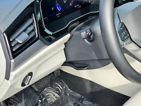 Used 2024 Volkswagen Jetta SE image 17