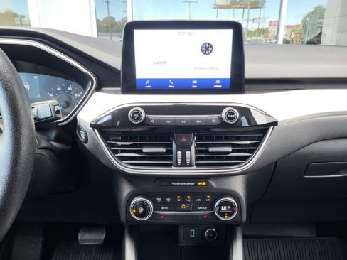 Used 2020 Ford Escape SE image 12