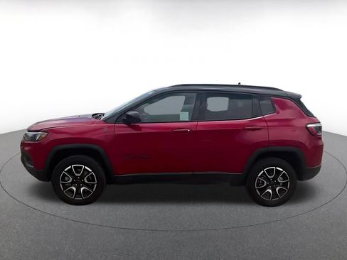 Used 2025 Jeep Compass Trailhawk AWD/4WD image 9